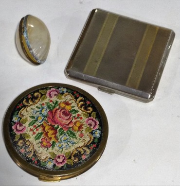 Três caixas de toucador