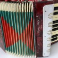 Acordeon criança na caixa original anos 70/80 