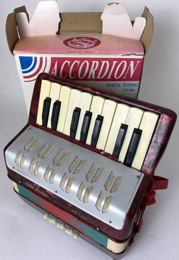 Acordeon criança na caixa original anos 70/80 