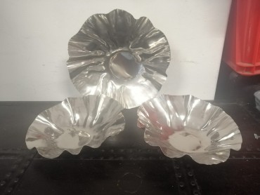 Três pratos fruteiros