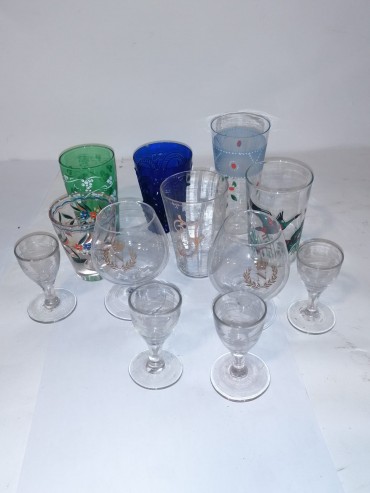 Doze copos diversos 