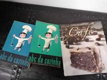 Três livros de cozinha