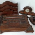 Base de escrivaninha, relógio de mesa, mata-borrão e porta-cartas