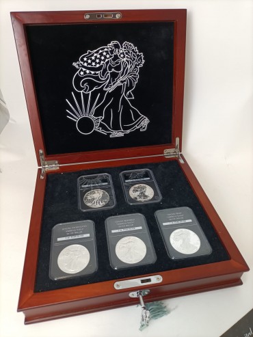 «The complete set of American Eagle Silver Dollars»