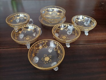 Taça com pires e 5 taças