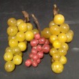 Três cachos de uvas