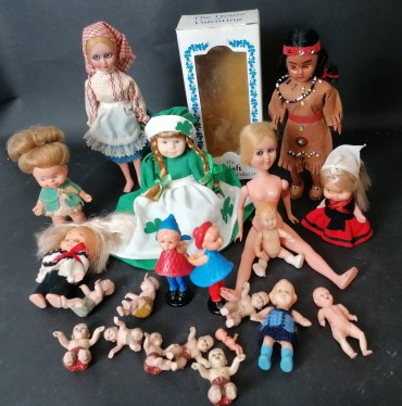 Lote de bonecas