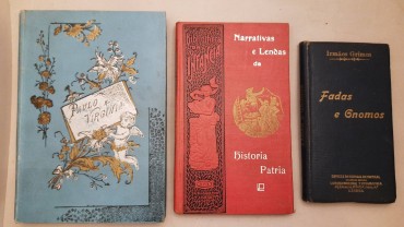 Três livros antigos de Contos e Romance