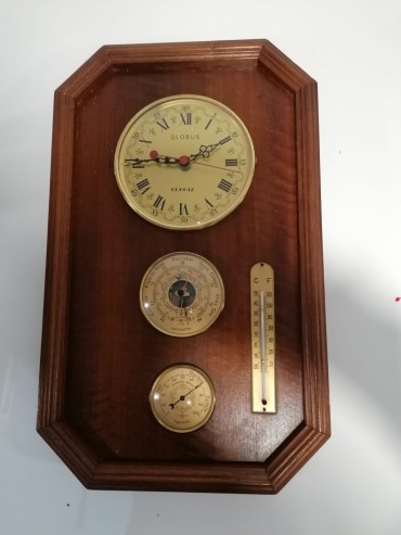 Relógio, barómetro, higrómetro e termómetro