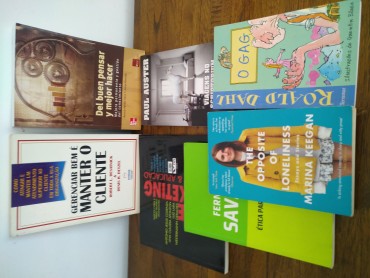 LOTE DIVERSO DE LIVROS