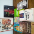 LOTE DIVERSO DE LIVROS