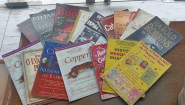 Lote de cartazes de lançamento de livros 