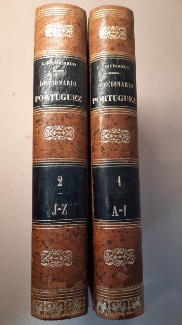 Dicionário Português em dois volumes por Cândido Figueiredo 