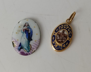 Pendente «Nossa Senhora e os Pastorinhos» e medalhão «Nossa Senhora da Conceição»