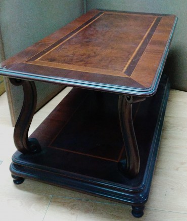 Mesa de frente sofá