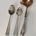 Colher de molhos, colher de medicamento e colher de bébe