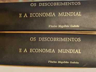 OS DESCOBRIMENTOS E A ECONOMIA MUNDIAL 