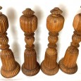 Quatro pés de mesa