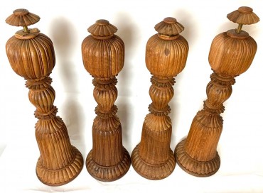 Quatro pés de mesa