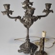 Candelabro e candeeiro de mesa 