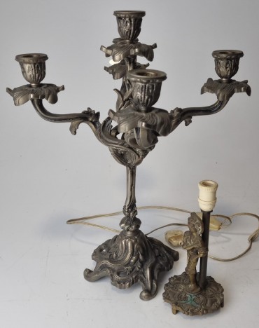 Candelabro e candeeiro de mesa 