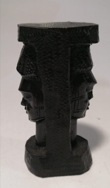 Escultura de dupla face 