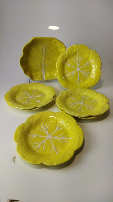 Seis pratos e taça