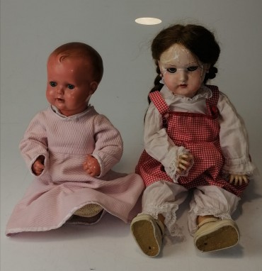 Duas bonecas