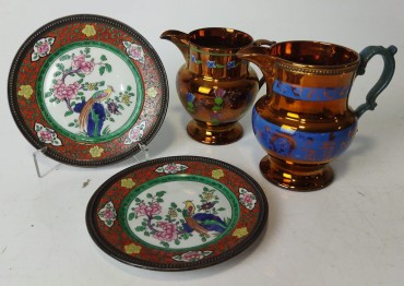 Dois pratos e duas lustrinas