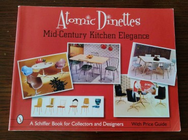 MID-CENTURY KITCHEN ELEGANCE