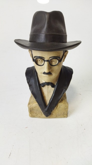 Busto de Fernando Pessoa 