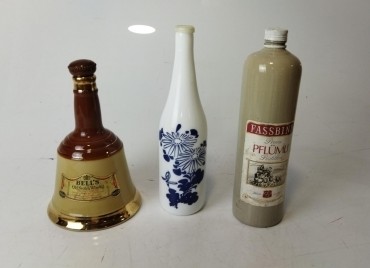 Três garrafas diversas