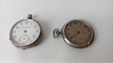 Dois relógios e bolso