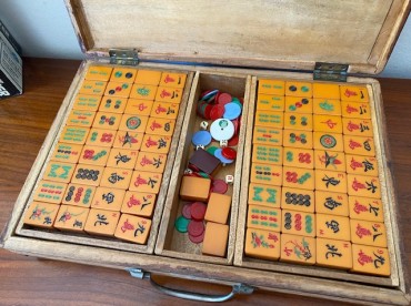 Jogo Mahjong peças em massa mais uma caixa