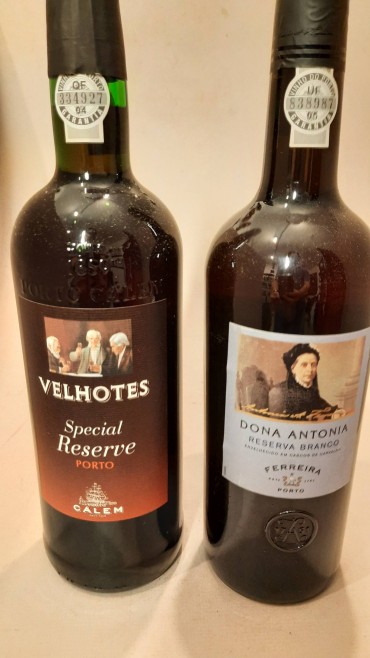 Duas (2) Garrafas Vinho do Porto - Calem Velhotes e Dona Antonia