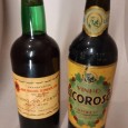 Duas (2) Garrafas uma de Vinho do Porto e uma Vinho Licoroso