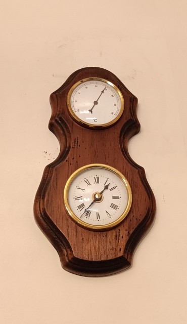 Relógio e barómetro 