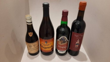 Quatro (4) Garrafas Vinho Fino, Licoroso