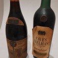 Duas (2) Garrafas de Vinho Antigas