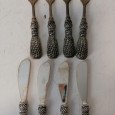 Quatro garfos e facas de aperitivo 