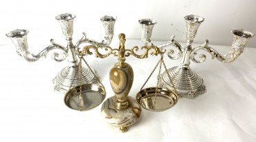 Castiçais e Balança decorativa  