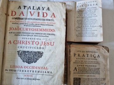 3 LIVROS DE MEDICINA PORTUGUESA SÉC XVIII