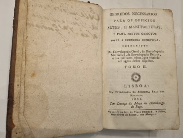 SEGREDOS NECESSÁRIOS PARA OS OFFICIOS ARTES, E MANUFACTURAS E PARA MUITOS OBJECTOS SOBRE A ECONOMIA DOMÉSTICA