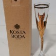 Flute de champanhe - Ulrica Hydman-Vallien – Glass from Kosta Boda Ulrica Hydman-Vallien (1938–2018)