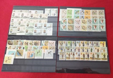 4 carteiras com selos novos de Timor; Angola e Moçambique