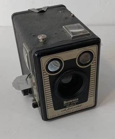 Máquina fotográfica Brownie Model E