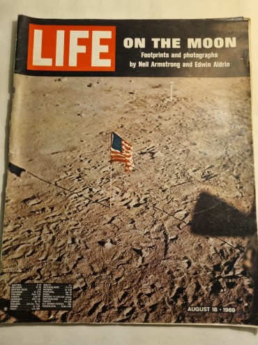 LIFE MAGAZINE AUGUST 8, 1969 (ON THE MOON - FOOTPRINTS AND PHOTOGRAPHS BY NEIL ARMSTRONG AND EDWIN ALDRIN)