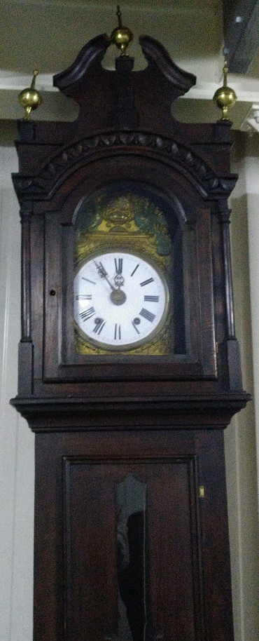 Relógio de caixa alta