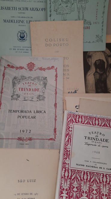 Trinta e Quatro (34) Programas de Teatro, Concertos, Recitais, etc	