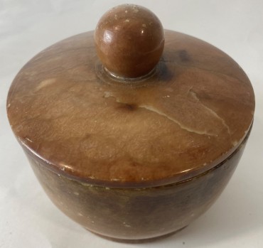 Taça e tampa em alabrastro 